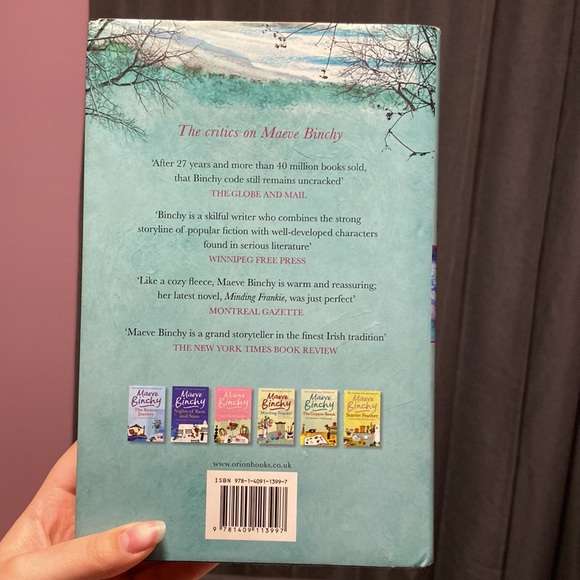 📚2/15$ Hardcover Maeve Binchy A Week in Winter Novel - Picture 2 of 3